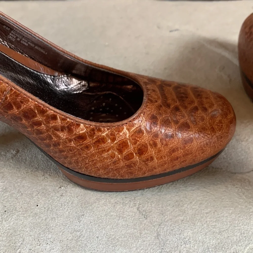 SOFFT size 6 animal print heels